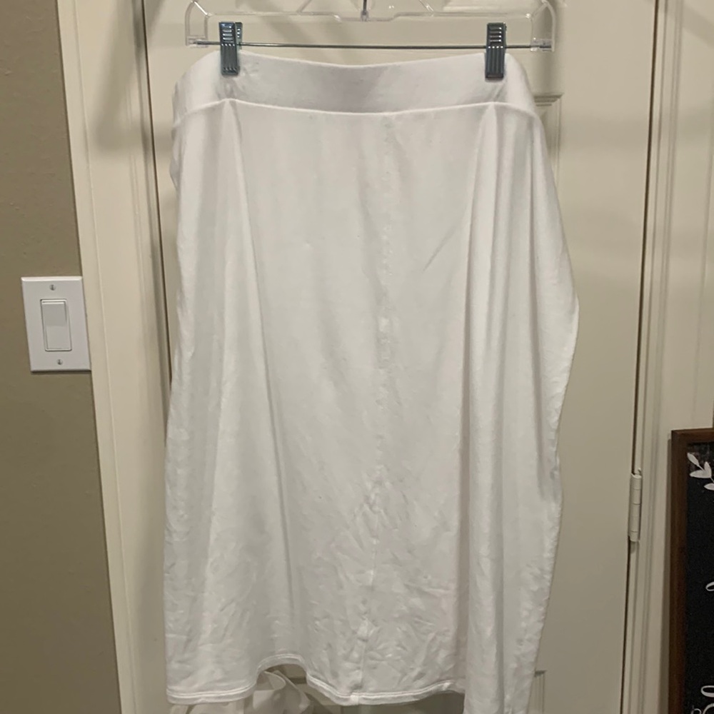Loft XXL cream knit a line skirt with elastic wait. Below knee.